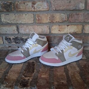 NIKE AIR JORDAN 1 MID SE (PASTEL GRIND) SIZE 6.5Y